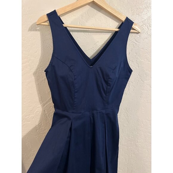 Banana Republic V neck Pleated Cocktail Dress - Picture 4 of 6